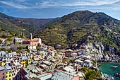 Liguria - Le Cinque Terre. Il Sentiero Verdeazzurro da Vernazza a Riomaggiore. Il paese di Vernazza.